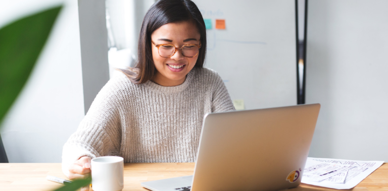 web-designer-starting-her-day-cropped-1-768x379